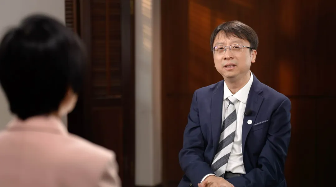 凤凰卫视《问答神州》专访马毅：机器掌握知识≠智能，人类距离真正的通用AI还有很远 - 返回官网