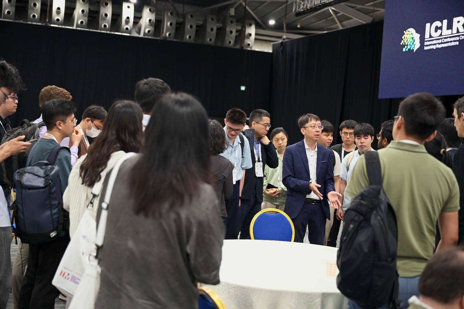 忆生科技创始人马毅受邀在顶会ICLR发表主题报告 - 返回官网